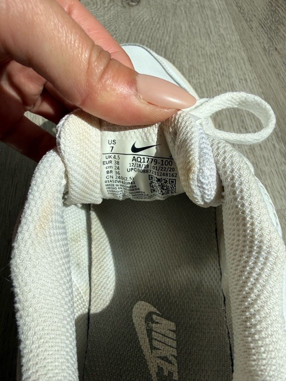 Nike White Low-Top Mesh Sneakers - Picture 6 of 11